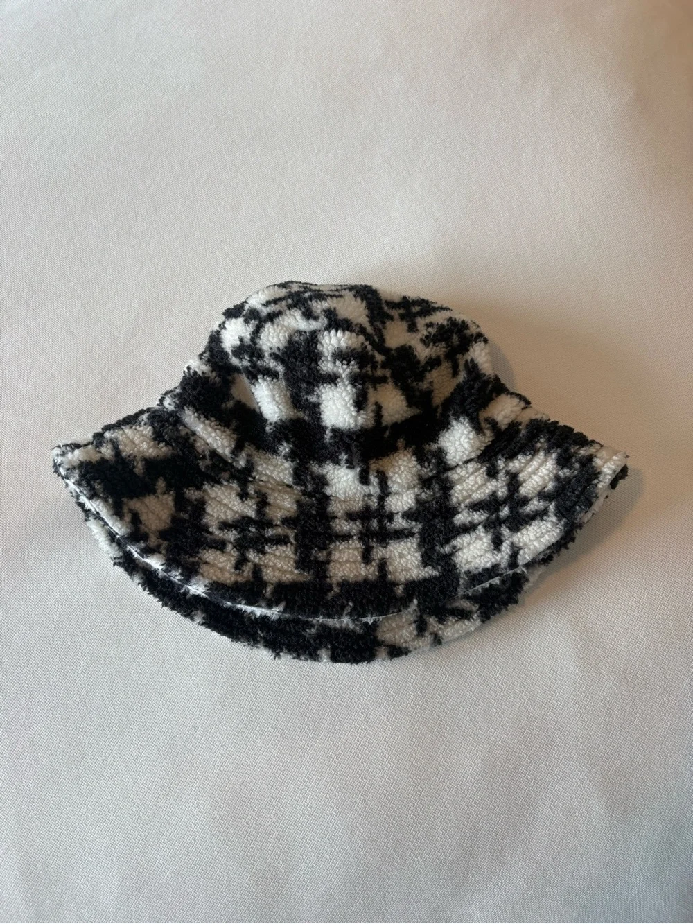 Black & White Houndstooth Faux Fur Bucket Hat